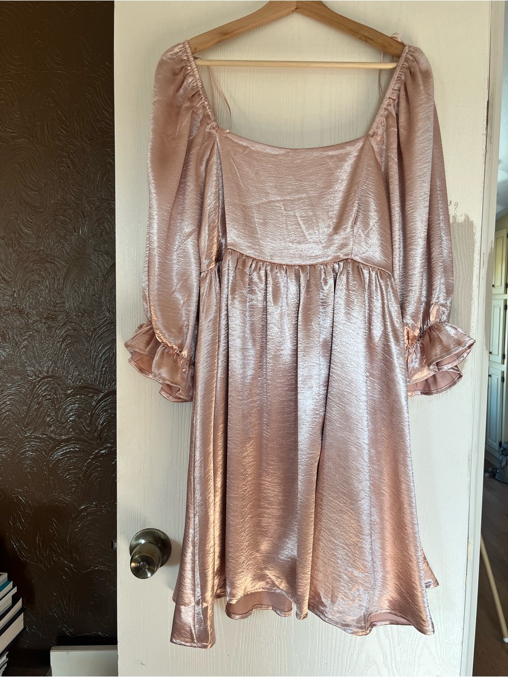 entro Shimmery Rose Pink Satin Puff Sleeve Dress